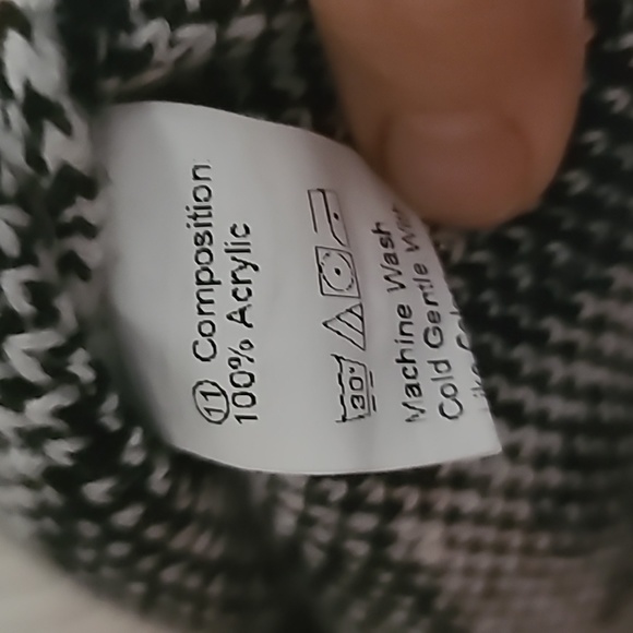 - B&W Checkered Heart Sweater Vest - Picture 7 of 7